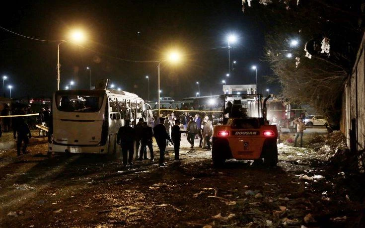 Έκρηξη από σύγκρουση αυτοκινήτων στο Κάιρο – 17 νεκροί